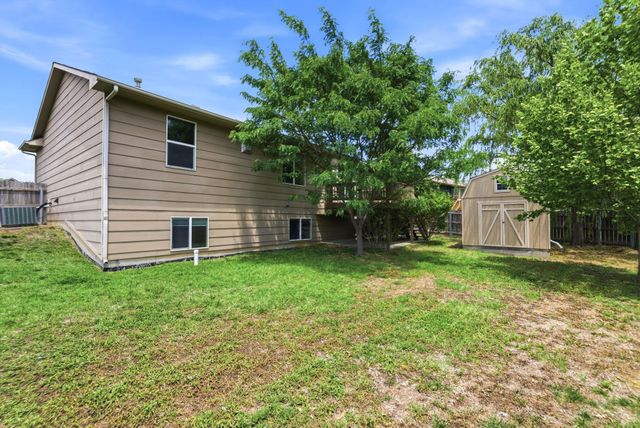 906 E Splitwood Way, Derby, KS 67037
