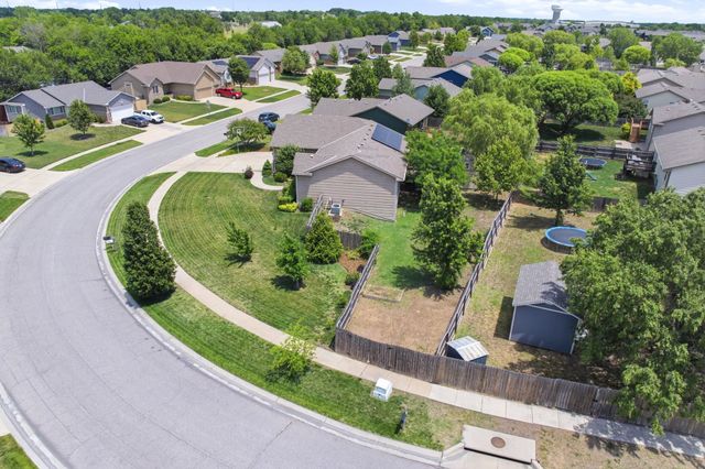 906 E Splitwood Way, Derby, KS 67037