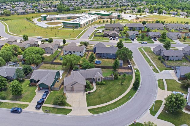 906 E Splitwood Way, Derby, KS 67037