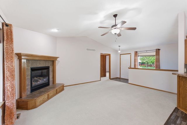 906 E Splitwood Way, Derby, KS 67037