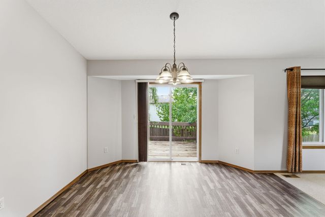 906 E Splitwood Way, Derby, KS 67037