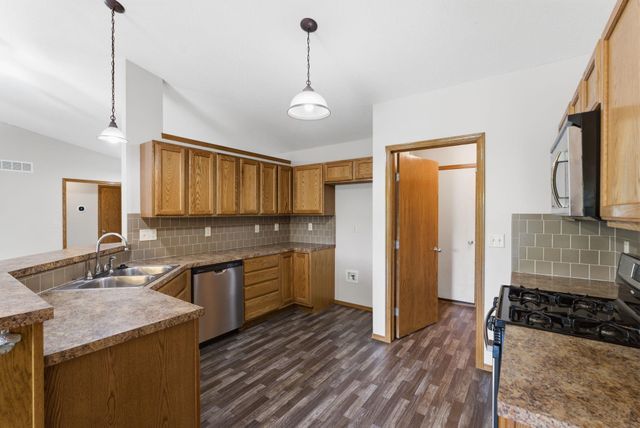 906 E Splitwood Way, Derby, KS 67037