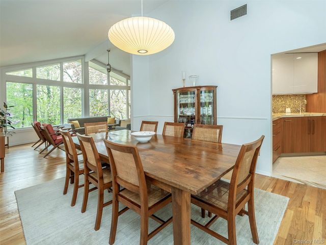 7 Southeast Road, Sands Point, NY 11050