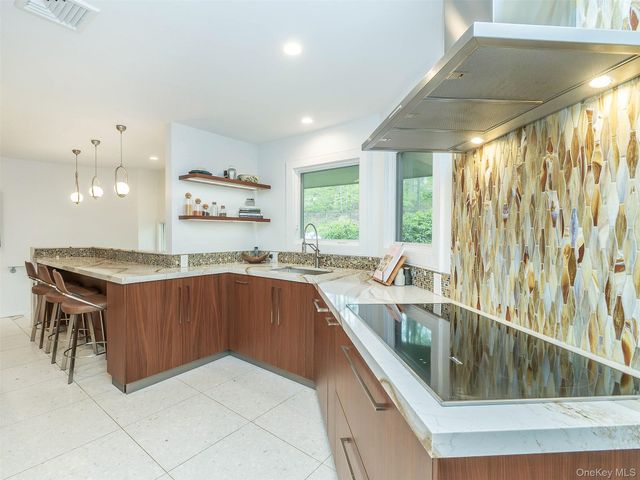 7 Southeast Road, Sands Point, NY 11050