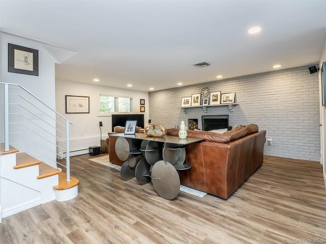 7 Southeast Road, Sands Point, NY 11050