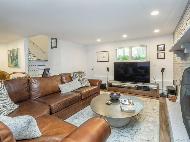 7 Southeast Road, Sands Point, NY 11050