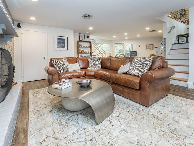 7 Southeast Road, Sands Point, NY 11050