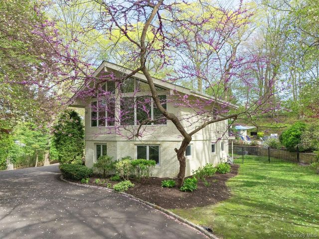 7 Southeast Road, Sands Point, NY 11050