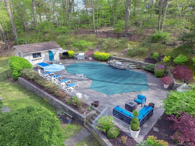 7 Southeast Road, Sands Point, NY 11050