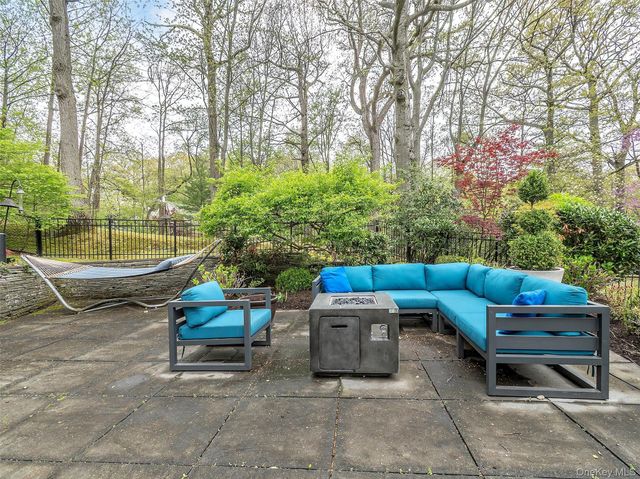7 Southeast Road, Sands Point, NY 11050