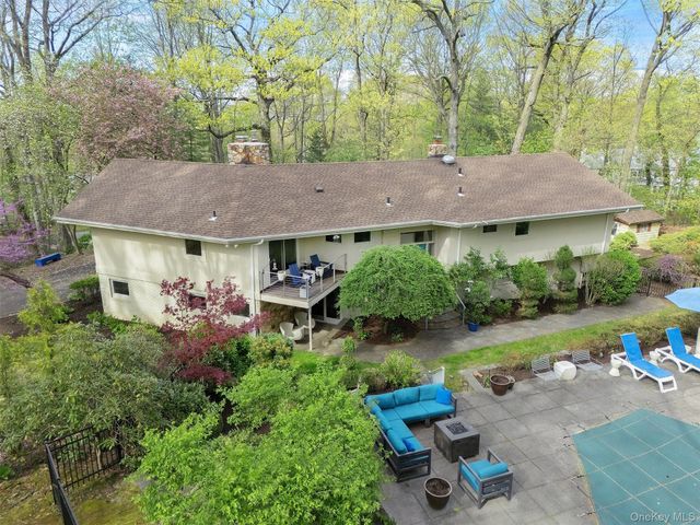 7 Southeast Road, Sands Point, NY 11050