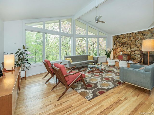 7 Southeast Road, Sands Point, NY 11050