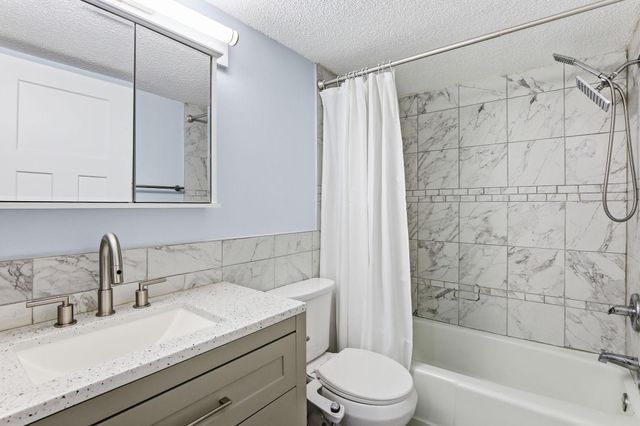 810 Old Settlers Trail 3, Hopkins, MN 55343