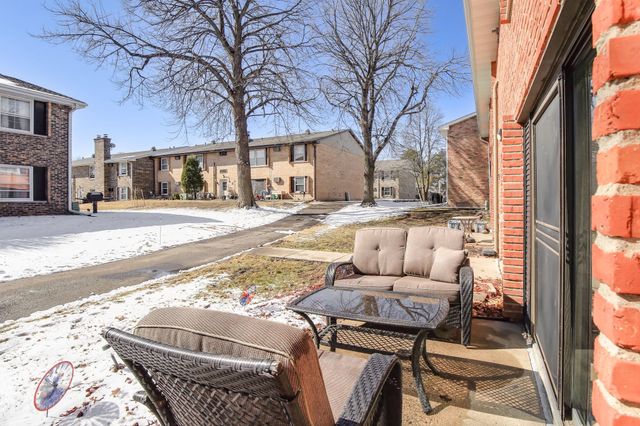 810 Old Settlers Trail 3, Hopkins, MN 55343