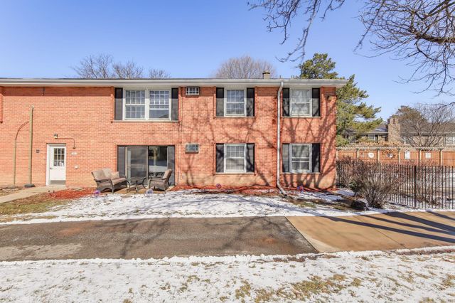 810 Old Settlers Trail 3, Hopkins, MN 55343