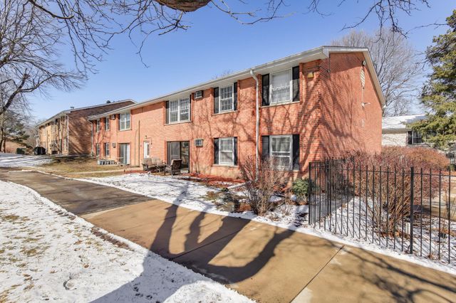 810 Old Settlers Trail 3, Hopkins, MN 55343