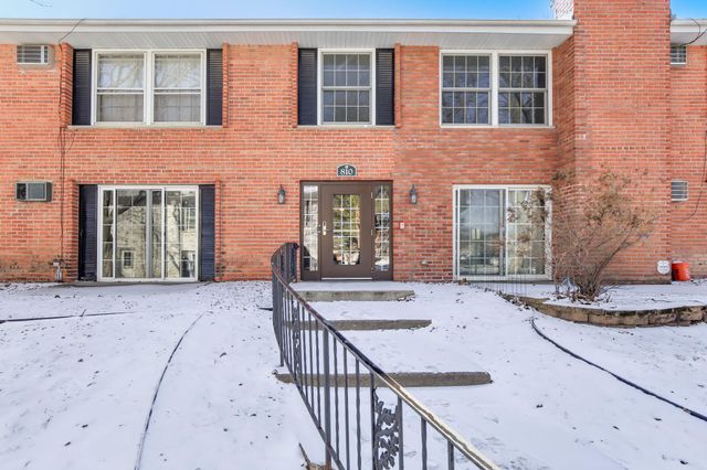 810 Old Settlers Trail 3, Hopkins, MN 55343