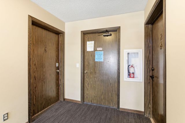 810 Old Settlers Trail 3, Hopkins, MN 55343