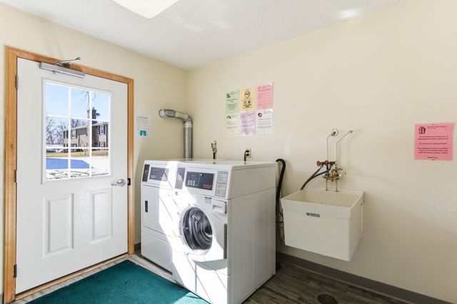 810 Old Settlers Trail 3, Hopkins, MN 55343