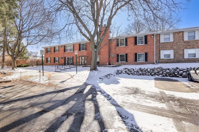 810 Old Settlers Trail 3, Hopkins, MN 55343