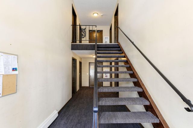 810 Old Settlers Trail 3, Hopkins, MN 55343