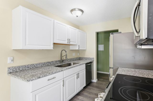 810 Old Settlers Trail 3, Hopkins, MN 55343