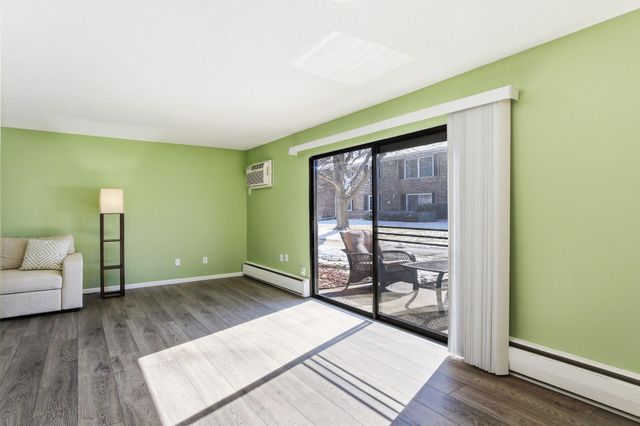 810 Old Settlers Trail 3, Hopkins, MN 55343