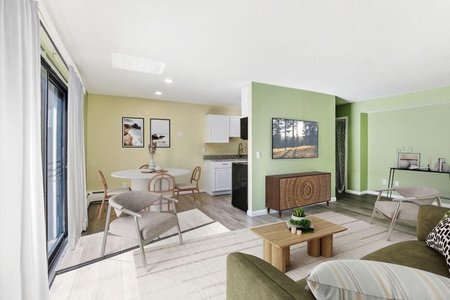 810 Old Settlers Trail 3, Hopkins, MN 55343