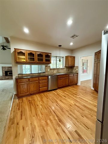 1409 W Quinton Street, Broken Arrow, OK 74011