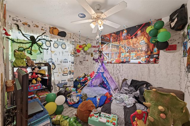 1316 N Main Street, Highlands, TX 77562