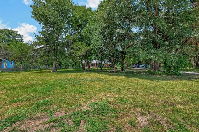 1316 N Main Street, Highlands, TX 77562