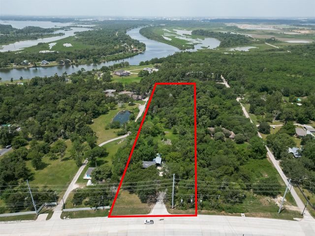 1316 N Main Street, Highlands, TX 77562