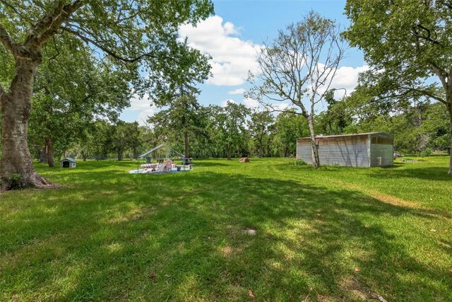 1316 N Main Street, Highlands, TX 77562