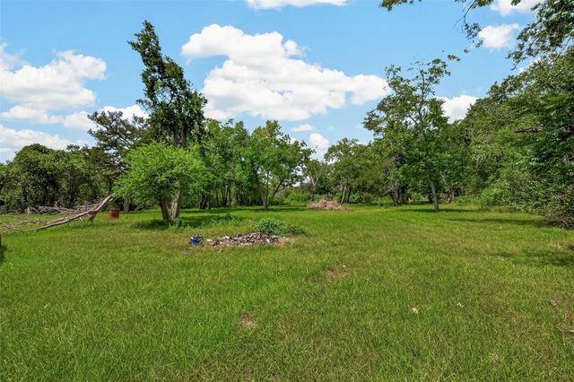 1316 N Main Street, Highlands, TX 77562