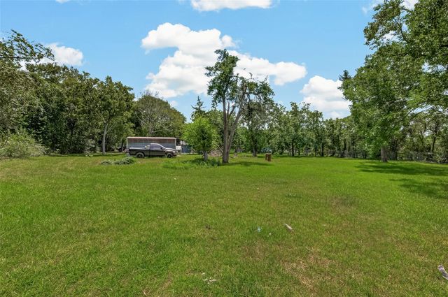 1316 N Main Street, Highlands, TX 77562
