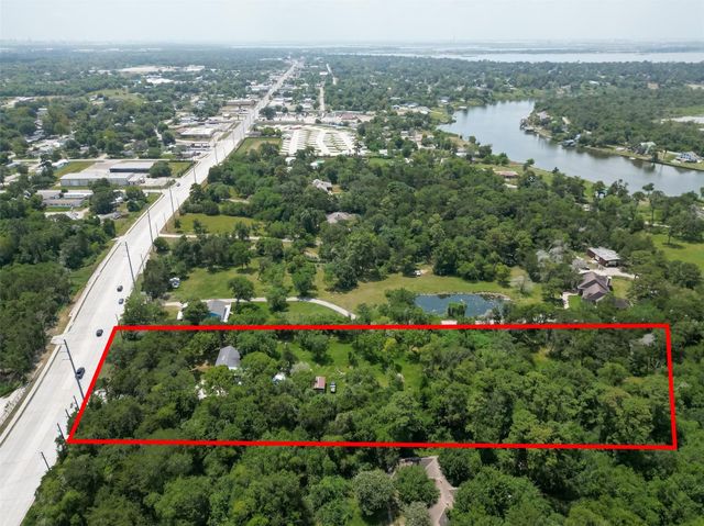 1316 N Main Street, Highlands, TX 77562