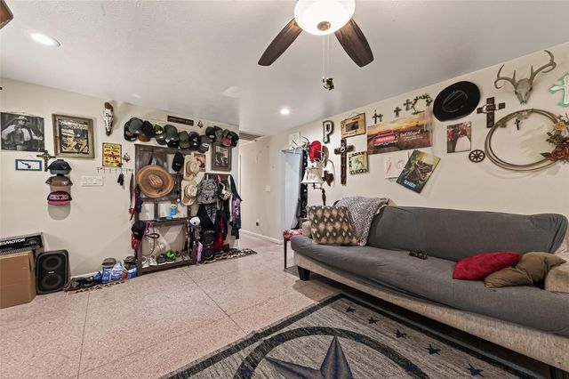 1316 N Main Street, Highlands, TX 77562