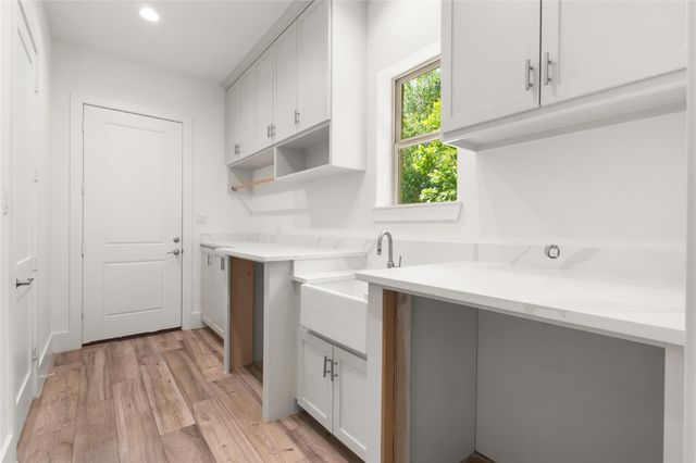 1216 S Hill Street, Alvin, TX 77511