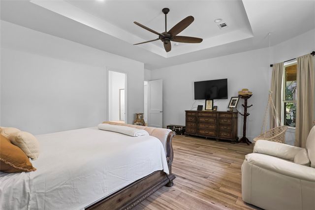 1216 S Hill Street, Alvin, TX 77511
