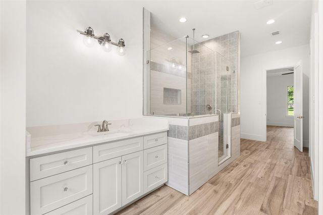 1216 S Hill Street, Alvin, TX 77511