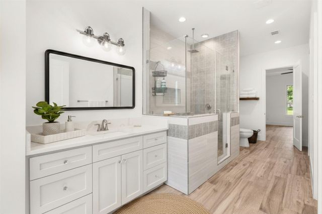 1216 S Hill Street, Alvin, TX 77511