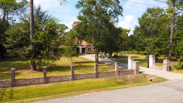 1216 S Hill Street, Alvin, TX 77511
