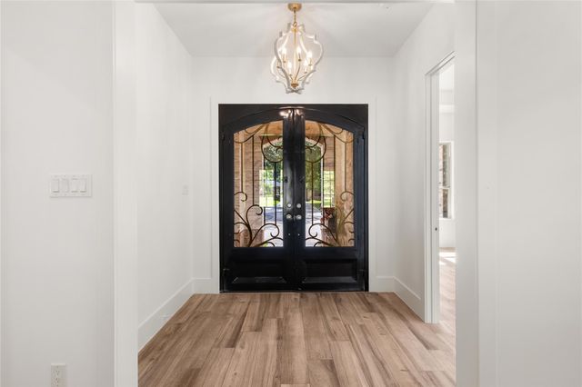 1216 S Hill Street, Alvin, TX 77511