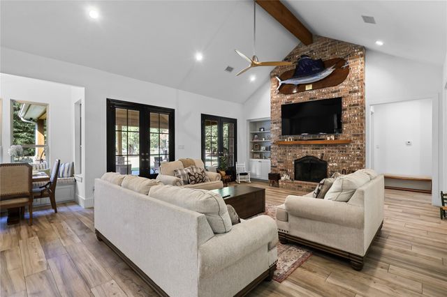 1216 S Hill Street, Alvin, TX 77511