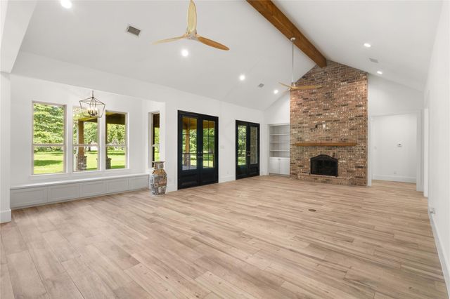 1216 S Hill Street, Alvin, TX 77511