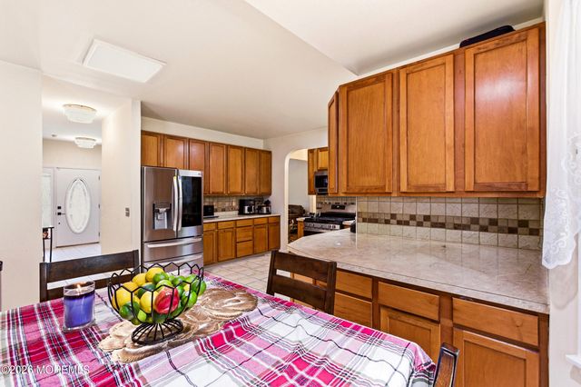 2433 Huckleberry Road, Manchester, NJ 08759