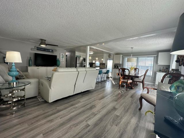 8281 South Street, Boca Raton, FL 33433