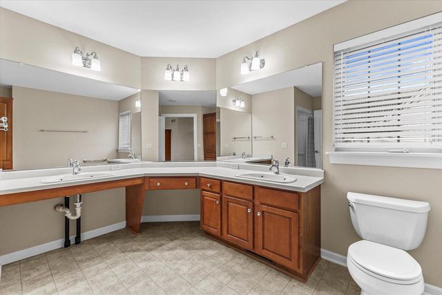 8361 S 44th STREET, Franklin, WI 53132
