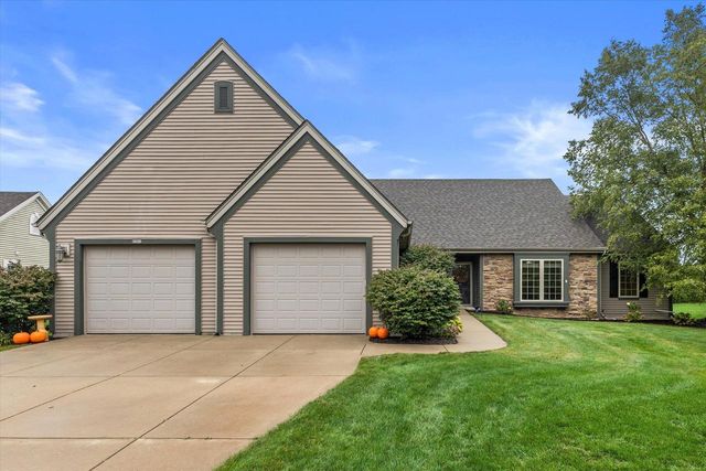 8361 S 44th STREET, Franklin, WI 53132