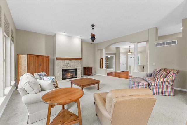 8361 S 44th STREET, Franklin, WI 53132